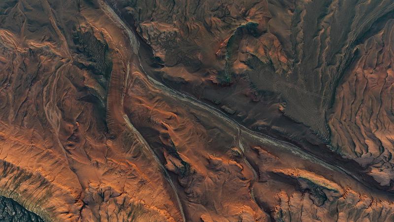 造型怪诞、连绵起伏的雅丹地貌。 造型怪诞、连绵起伏的雅丹地貌。