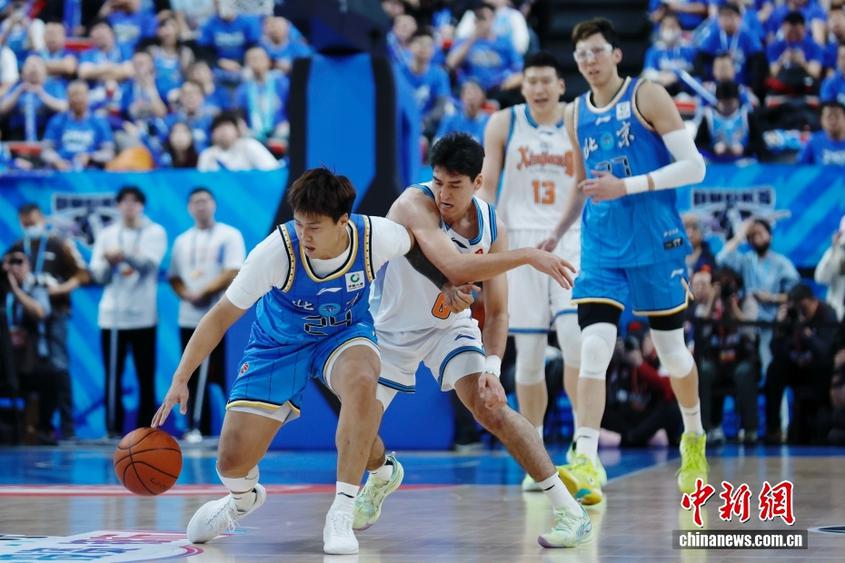 CBA常规赛 北汽男篮大胜新疆男篮取得主场开门红 CBA常规赛 北汽男篮大胜新疆男篮取得主场开门红