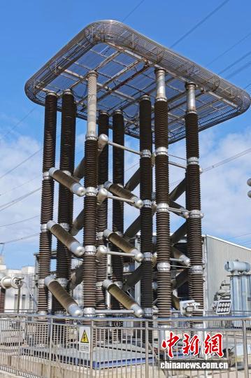 图为±800千伏直流电压发生器。　记者 瞿宏伦 摄