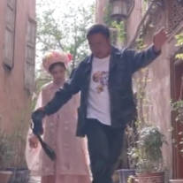 吴振浩：在新疆喀什古城“抢顾客风头”的摄影师