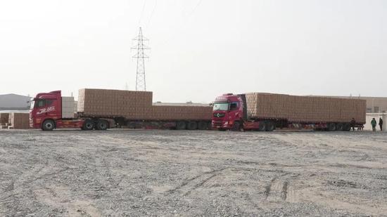 红枣装车运往全国各地。阿卜杜拉·热杰普 摄4