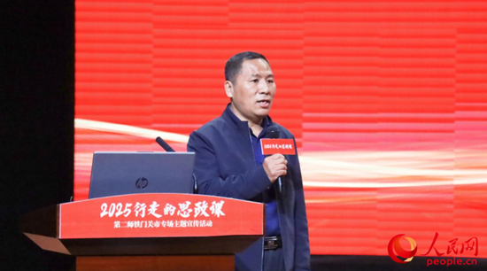 石河子大学文学艺术学院历史系副教授王宗磊分享感悟。人民网记者 陈新辉摄e