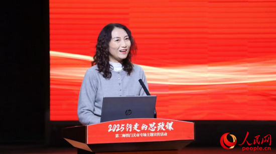 新疆师范大学马克思主义学院副院长、教授罗志佳分享感悟。人民网记者 陈新辉摄e