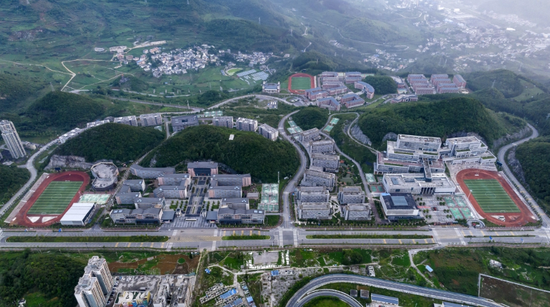 高中教育城。（图/郭君海）