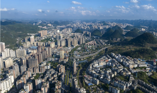 五年来，钟山区持续推进城市治理体系和治理能力现代化，城市更新行动扎实推进。（图/郭君海）