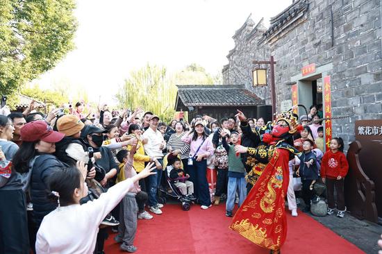 活动现场人头涌动 通讯员供图