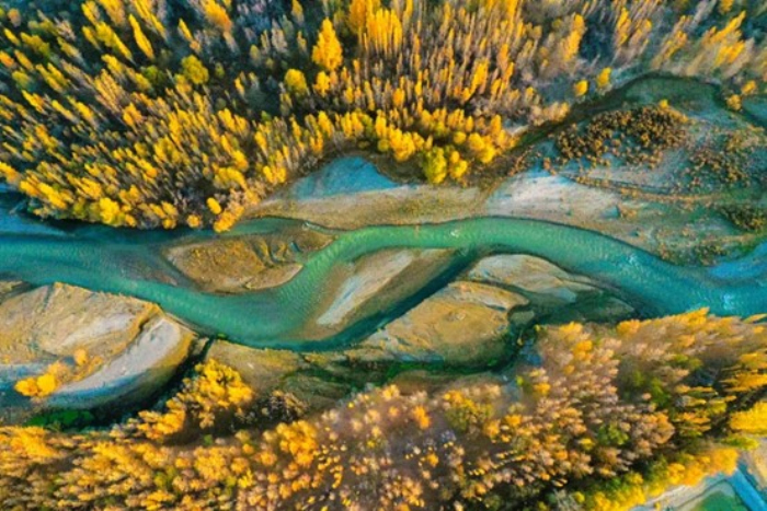 博尔塔拉河一河段航拍（资料图）。

