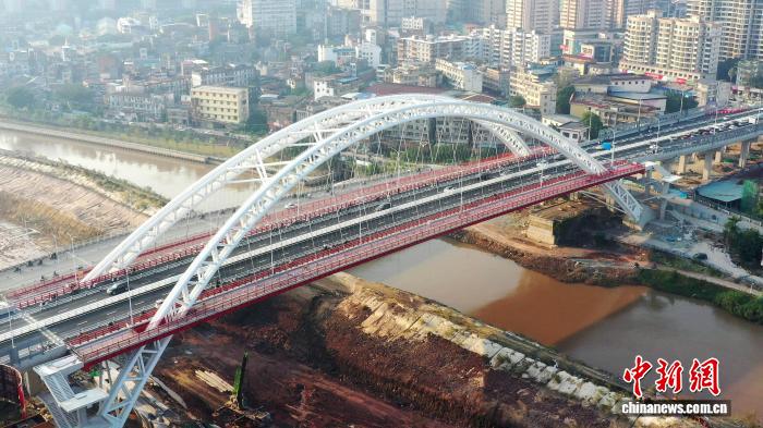 平陆运河广西钦州城区首座跨运河桥梁建成通车