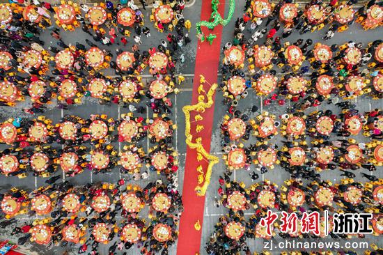 “年猪饭”航拍图。姚海翔 摄 “年猪饭”航拍图。姚海翔 摄