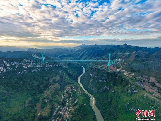 2025年9月27日拍摄的花江峡谷大桥。龙建睿 摄