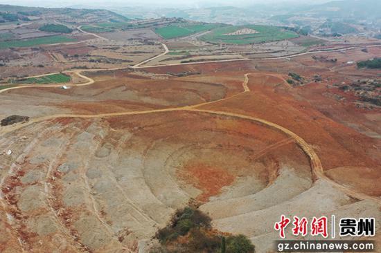 图为12月24日，航拍威宁自治县2025年高标准农田建设项目迤那镇樱桃村项目区一角。陈逍 摄