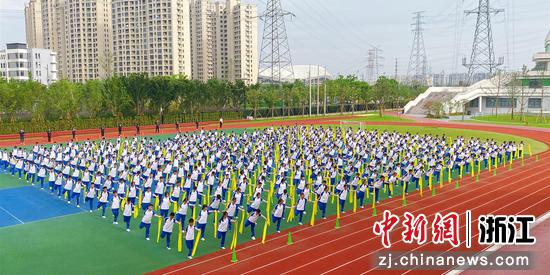 日前,龙湾举行中小学生阳光体育大课间活动。龙湾区委教育局 供图 日前,龙湾举行中小学生阳光体育大课间活动。龙湾区委教育局 供图