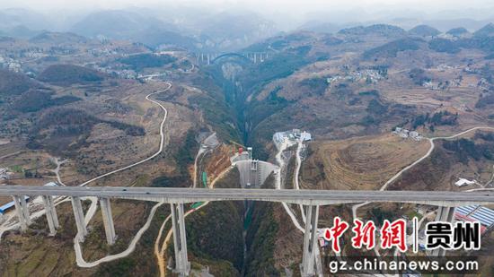 航拍贵州黔西市凹水河水库大坝 航拍贵州黔西市凹水河水库大坝