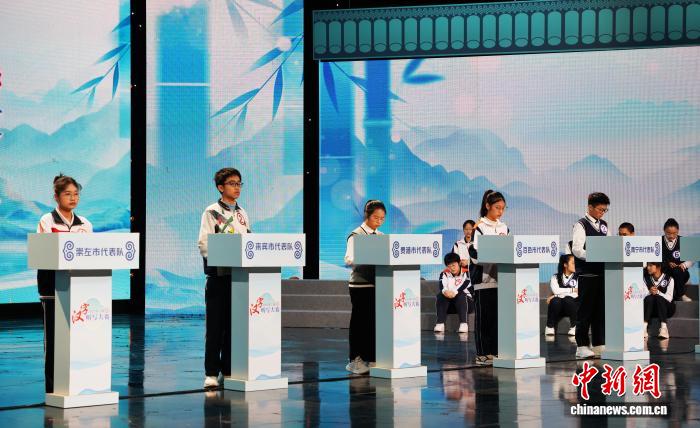 广西学子比拼汉字听写能力