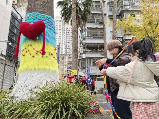 家长和孩子分工合作