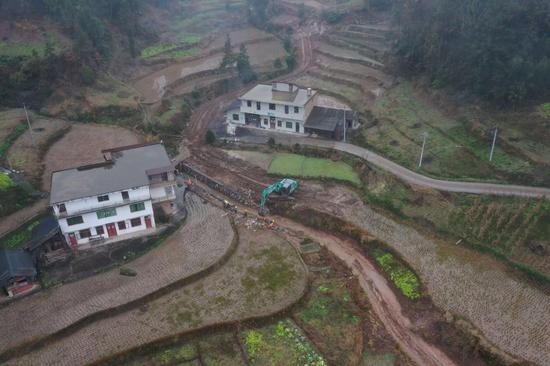 河道加固建设现场。税会静 摄 河道加固建设现场。税会静 摄