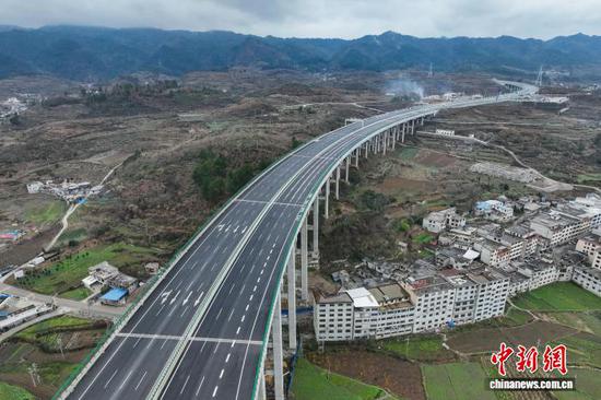 图为洗马特大桥。　记者 瞿宏伦 摄