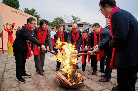 所有工作围绕沐火季展开