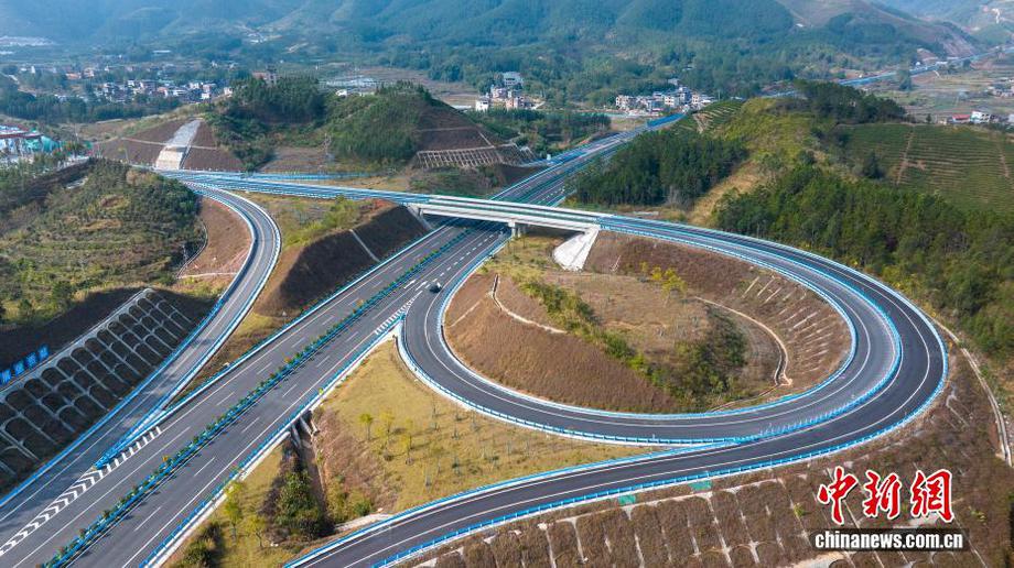 广西苍梧至昭平高速公路正式通车
