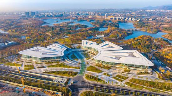 金漪云蝶中心 胡赣昌/摄