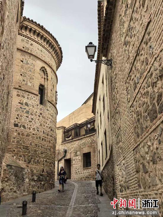 托莱多古城街景一角 作者供图