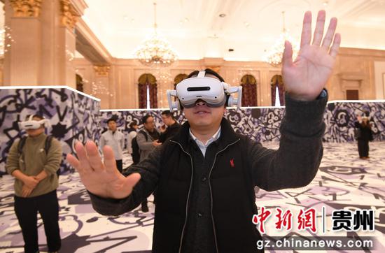 贵阳花果园国际文化艺术交流中心的三星堆文明VR数字展现场体验三星堆-通天神树XR大空间。