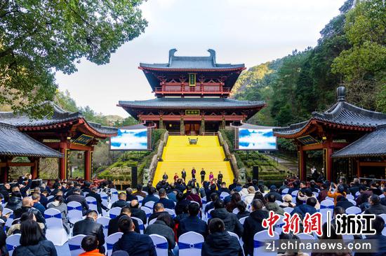 “溯黄帝文脉·颂时代华章”大型诗歌音乐文化活动现场。 陈彦霏 摄 “溯黄帝文脉·颂时代华章”大型诗歌音乐文化活动现场。 陈彦霏 摄