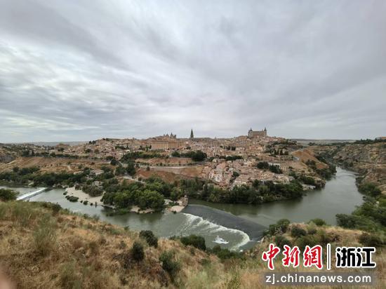 俯瞰特莱多古城 作者供图