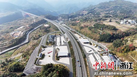 俯瞰文泰高速。 温州管理中心 供图 俯瞰文泰高速。 温州管理中心 供图