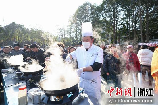 美食技能大比武现场。武康街道提供