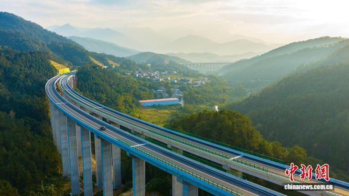 上峒高速建成通车 峒中口岸首接全国高速网