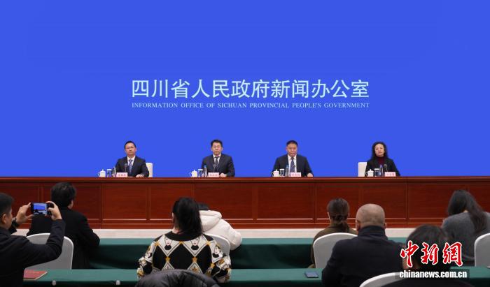 川渝共推“双千”计划 打造“一带一路”科技合作新高地