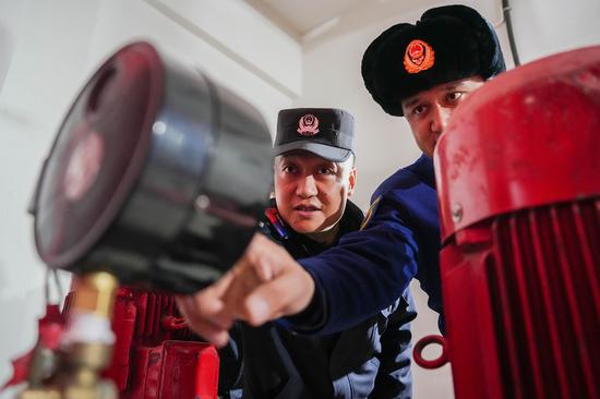 12月29日，哈密公安处哈密站派出所联合哈密市消防支援支队对哈密火车站重点场所开展联合消防安全检查。