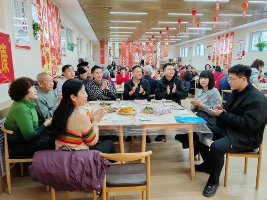 金龙镇街道 盛洁摄