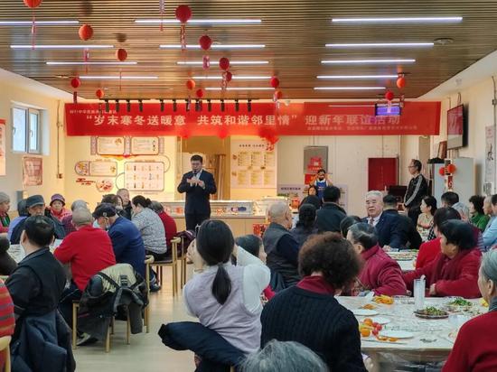 金龙镇街道 盛洁摄