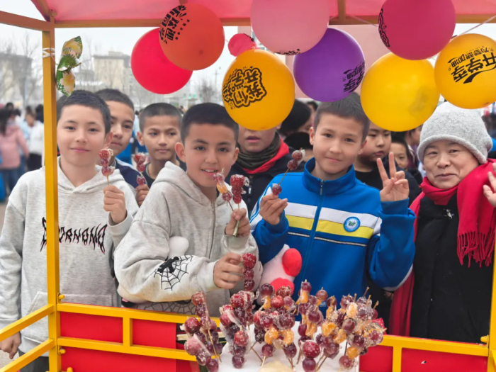 精河县第二中学活动现场。