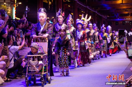 2024年7月23日，贵州黔东南州，贵州“村T”民族服饰秀在凯里市苗侗风情园精彩启幕。