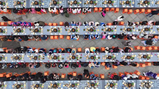 “丽甲席”长桌宴现场 “丽甲席”长桌宴现场