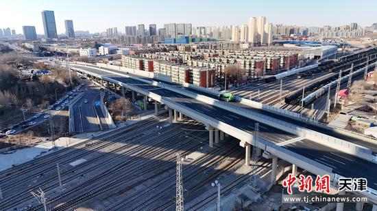 普济河道立交桥（涉铁部分）维修工程。（中铁六局天津公司供图）