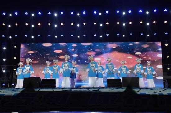 “四季村晚”罗甸示范展示系列活动文艺晚会现场 “四季村晚”罗甸示范展示系列活动文艺晚会现场