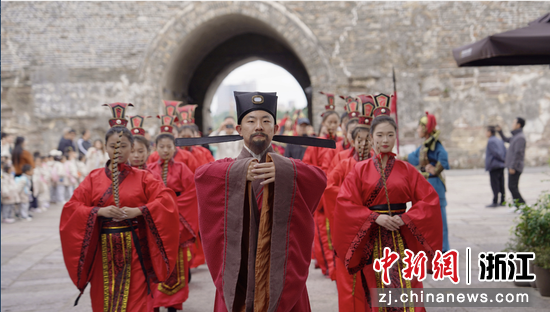 10月28日，“入城礼”仪式在水亭门历史文化街区准时开幕。衢州市委宣传部供图