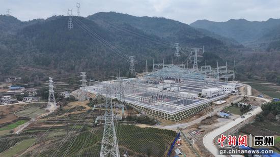 500千伏铜仁西输变电工程。胡春 摄 500千伏铜仁西输变电工程。胡春 摄