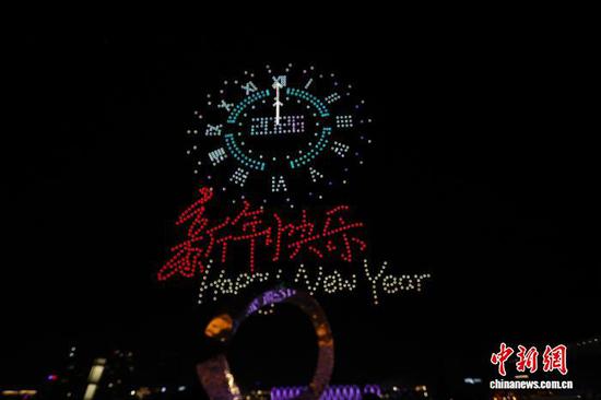 图为天津文化中心上空无人机跨年表演。（天津城投集团低空经济公司供图）