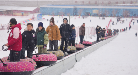 各类趣味赛事，充分调动起游客的参与热情。