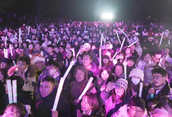 观众互动。吐鲁番市融媒体中心记者 刘字昂 摄