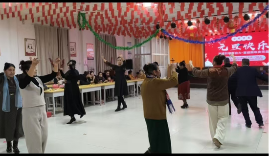 跳柯坪麦西来甫。