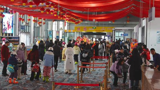 活动现场处处洋溢着欢乐祥和的气氛。