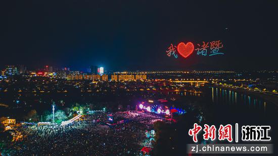 近日，2025西施音乐节无人机光影展演现场。&nbsp;（主办方供图）