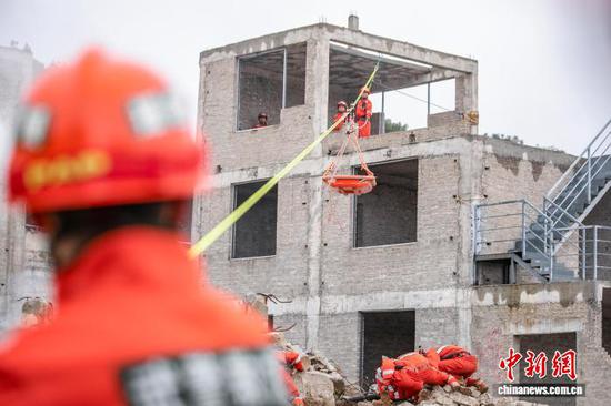 武警贵州总队新年度军事训练举行
