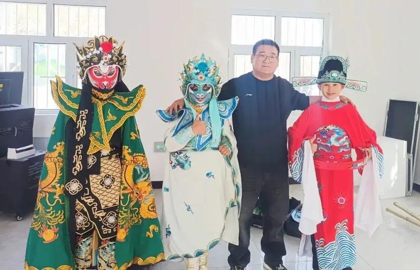 热血！当秦腔遇上喀什少年，这画面太有感染力